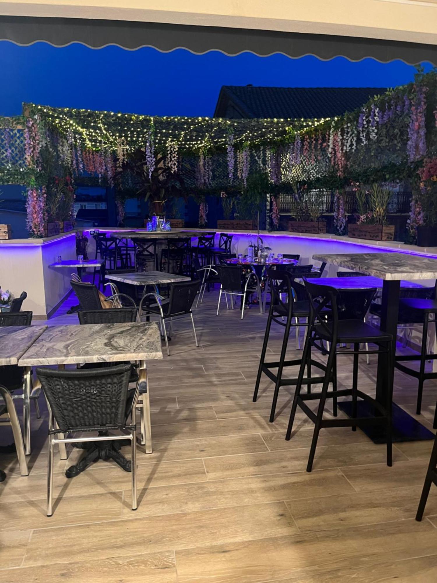 Appart Hotel Les Fleurs Alès Exteriör bild